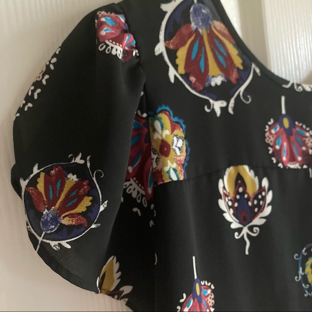 Women’s (M) “LOFT” Black Multi-colored Floral Puff Sleeve Blouse
